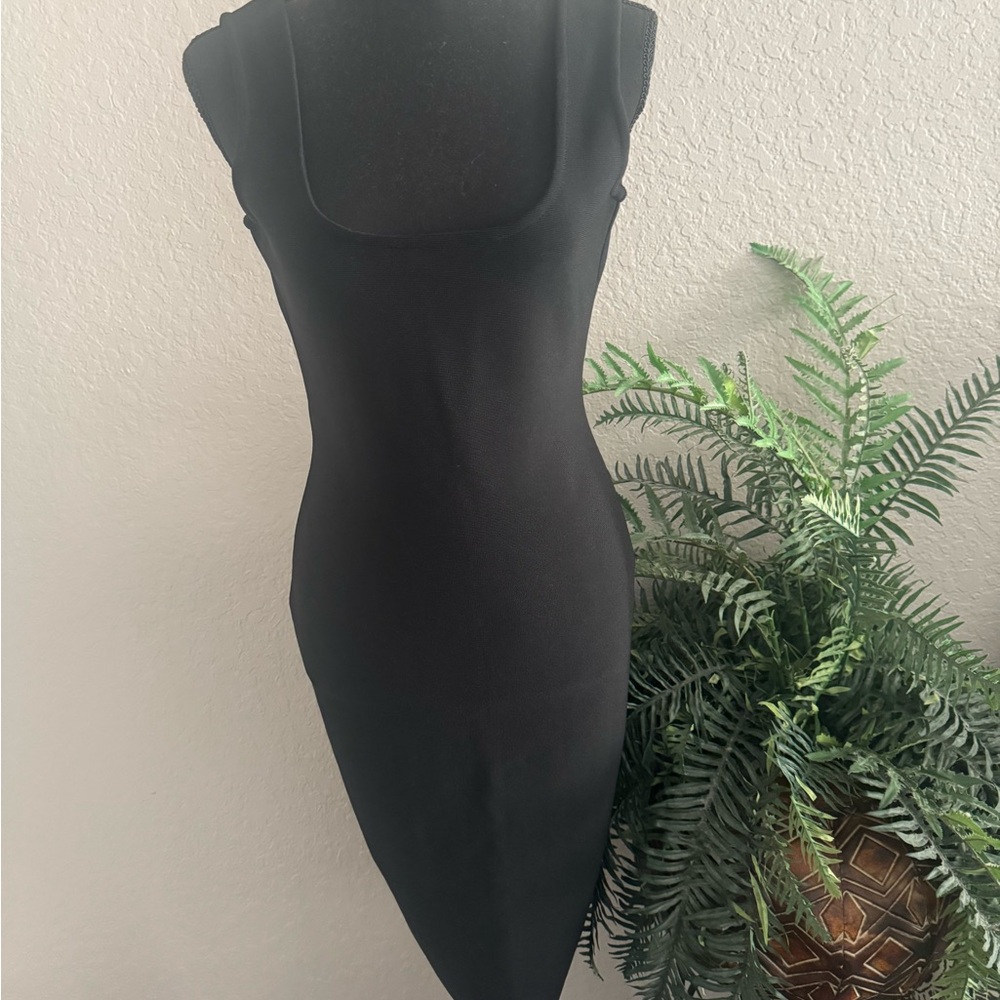 Elegant Black Sleeveless Dress